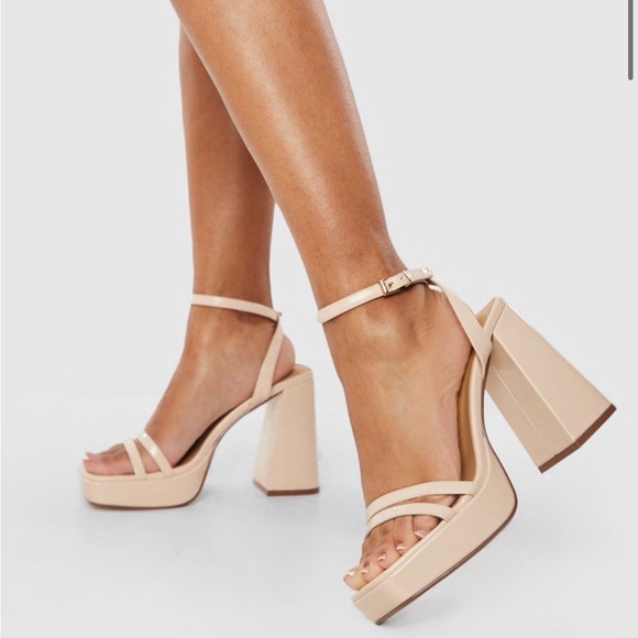 NWOT BooHoo WIDE FIT - Size 8W Nude Heel - Picture 1 of 2